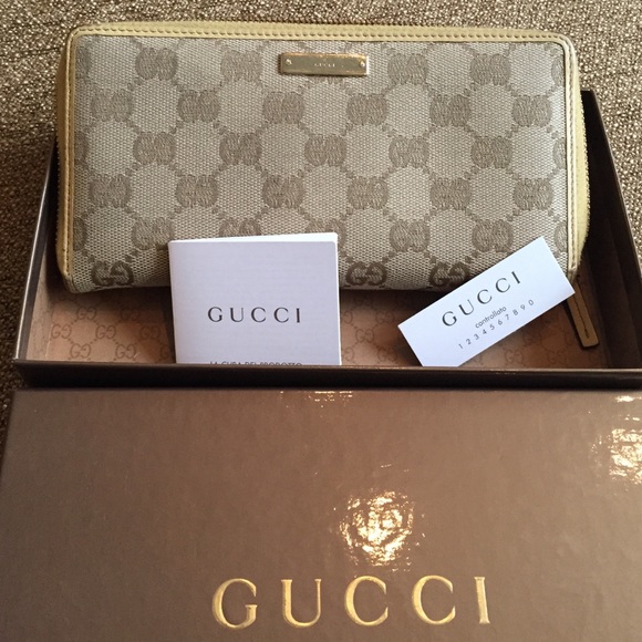Authentic Gucci Zip Around Wallet