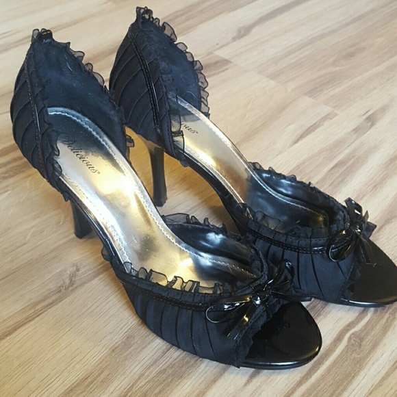 Black Delicious heels!