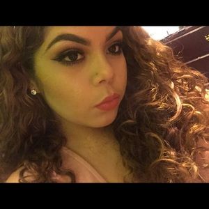 Meet your Posher, Alejandra