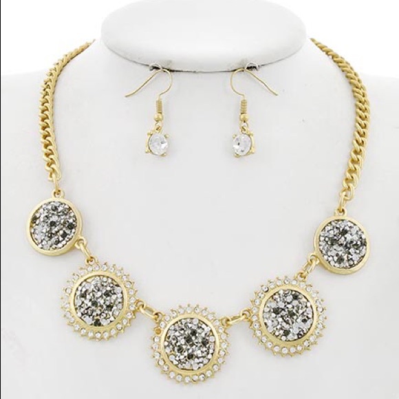 Gorgeous simply elegant Crystal necklace set