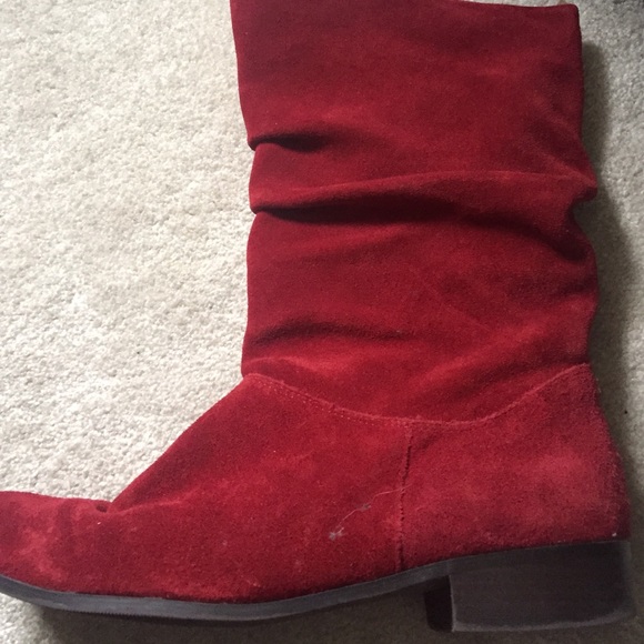 Red boots - Picture 2 of 3