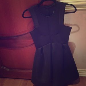 Black sleeveless dress