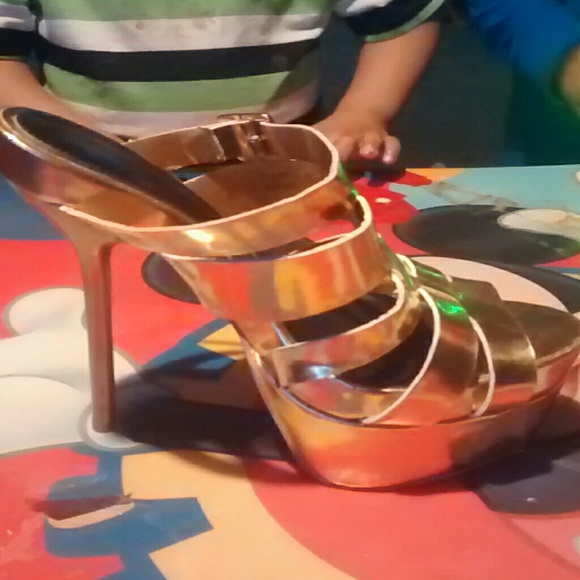 Gold platforms