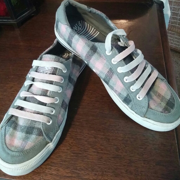 SHOE SALE! Etnies womens sz 10