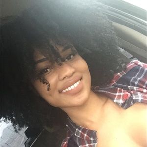 Meet your Posher, Candace