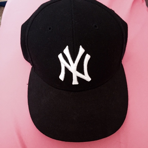 NWOT Black Yankees hat