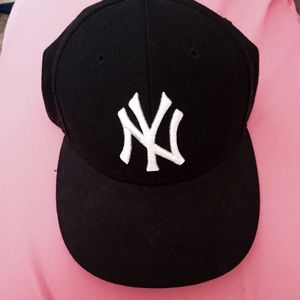 NWOT Black Yankees hat