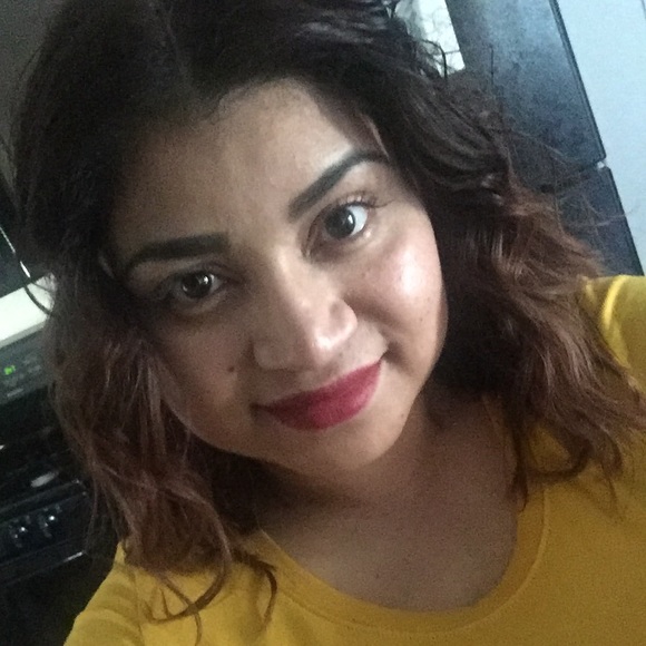 Meet your Posher, Evelia - Picture 1 of 1