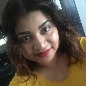 Meet your Posher, Evelia