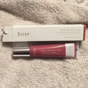 Julep Luxe on your lips lipgloss