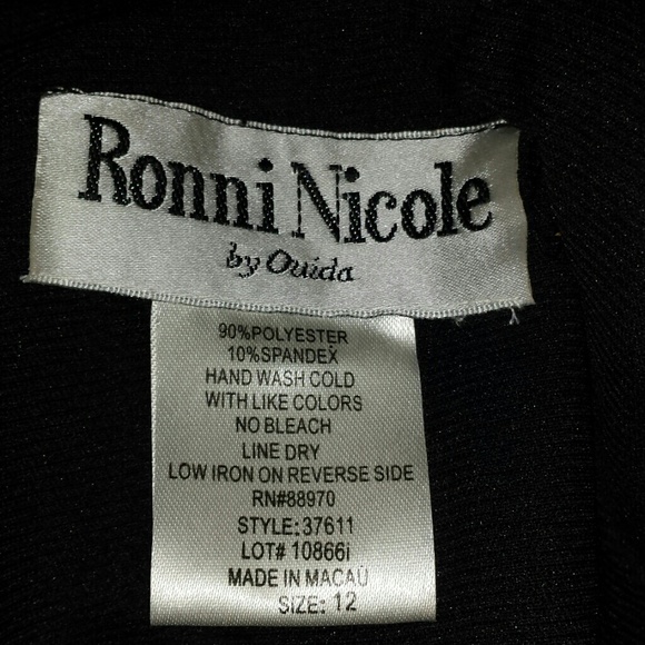 Prom/Formal Black Sparkle Sleeveless Gown - Picture 3 of 4