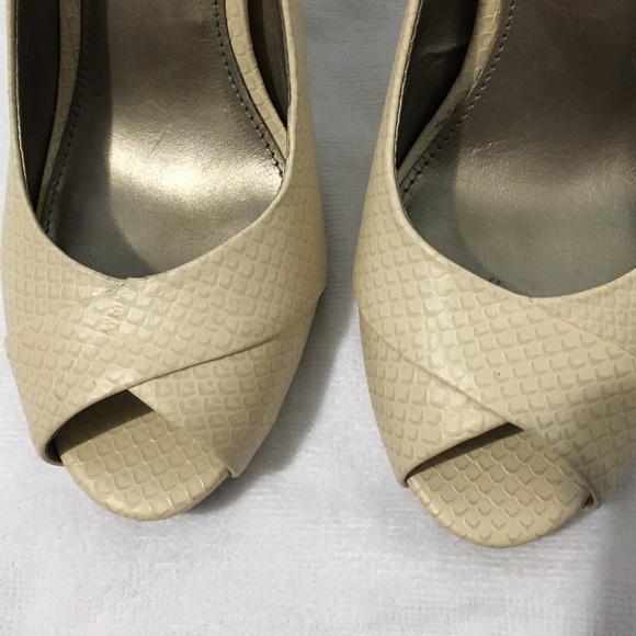 Heels - Picture 3 of 4