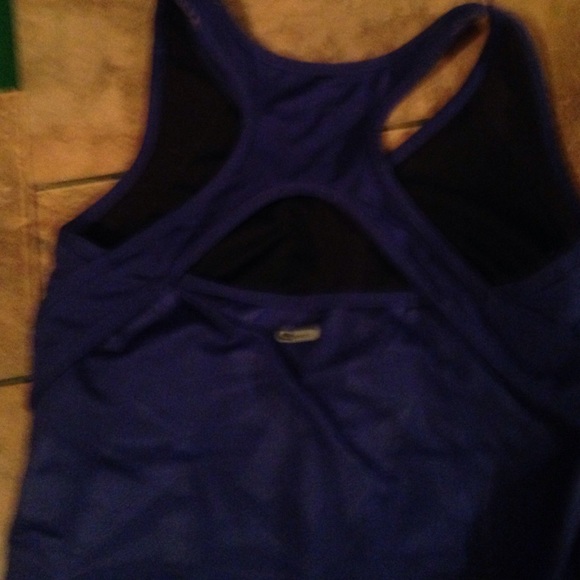 Puma work out top - Picture 2 of 2