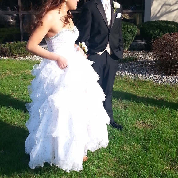 WHITE BALLGOWN PROM DRESS - Picture 3 of 3
