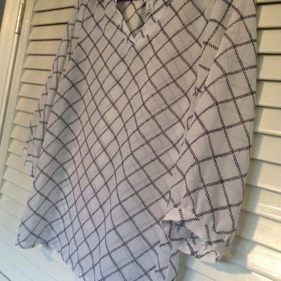 Old Navy patterned top - Picture 2 of 3