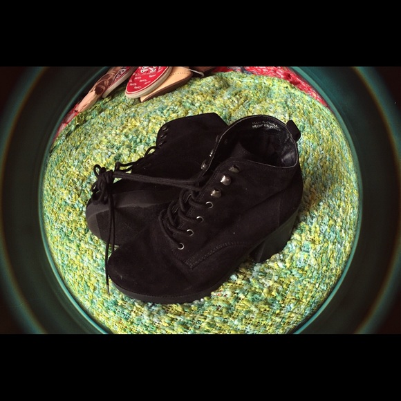 F21 black heeled booties