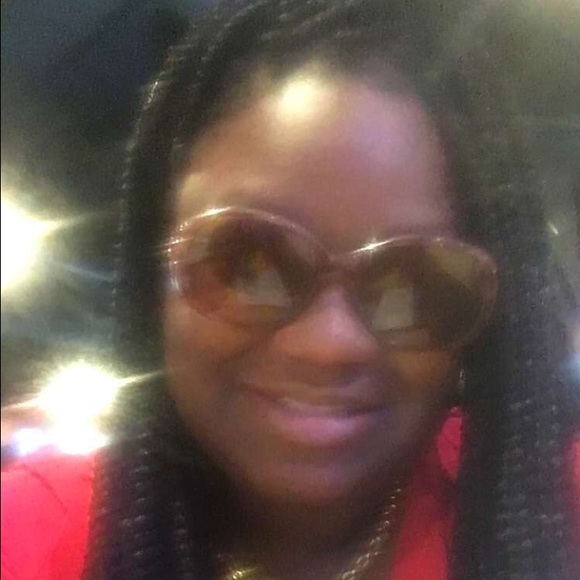 Meet your Posher, Iesha