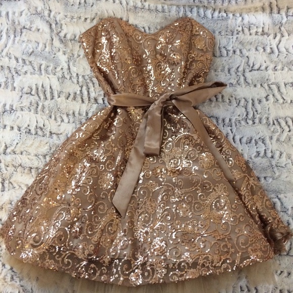 GOLD SEQUIN FORMAL DRSSS