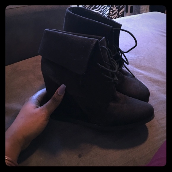 Wedges with laces!