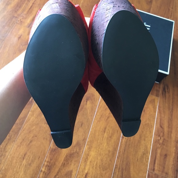 Never Worn *brand new* orange platform wedges - Picture 4 of 4