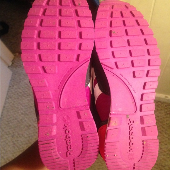 Reeboks ! - Picture 2 of 3