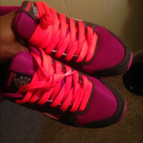 Reeboks ! - Picture 3 of 3