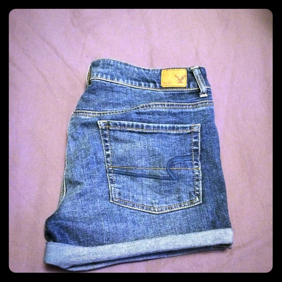 AE boyfriend stretch shorts