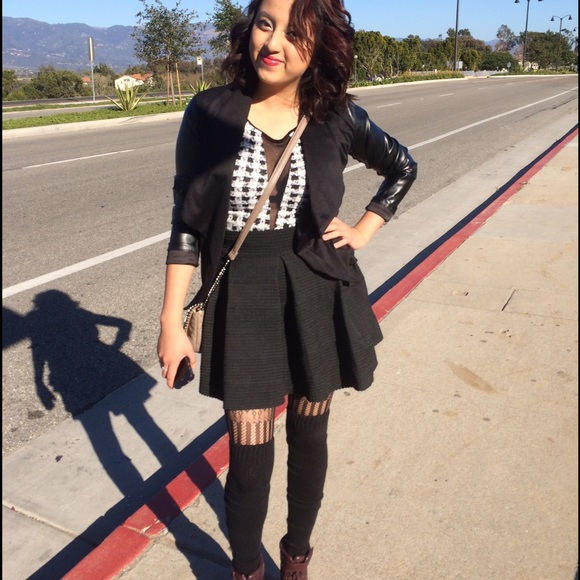 Hi I'm Sayra 💕 Welcome to my closet - Picture 2 of 3