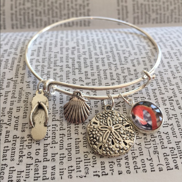 Bracelet Flamingo Bangle charm bracelet,    Nwot