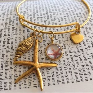 Bangle starfish  bracelet.  Nwot