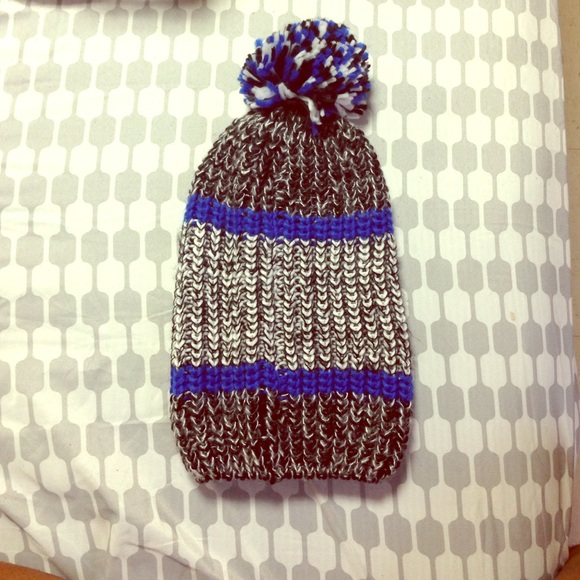 Black and blue beanie