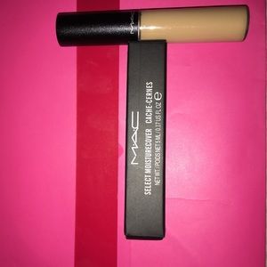 Mac concealer nc25