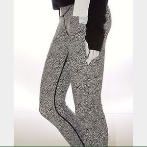 Lululemon Wunder Under Black and White Floral