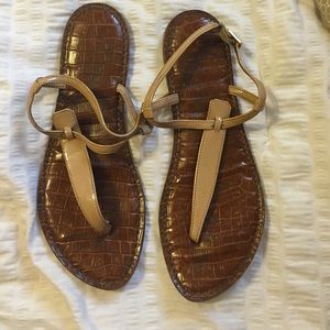 Gigi Thong Sandal Nude Patent Leather