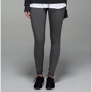 Lululemon Wunder Under Black and Grey Pattern!