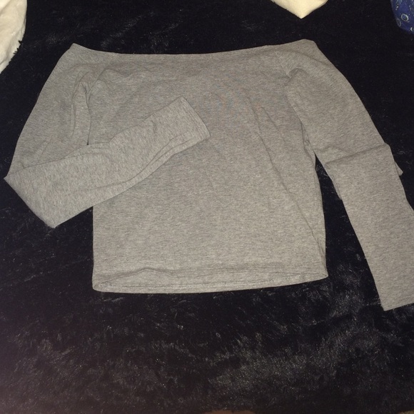 Off shoulder long sleeve shirt cropped