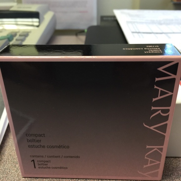 Mary Kay compact