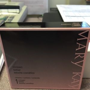 Mary Kay compact