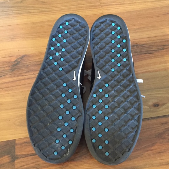 Nike Women's Golf Shoes - Picture 2 of 4