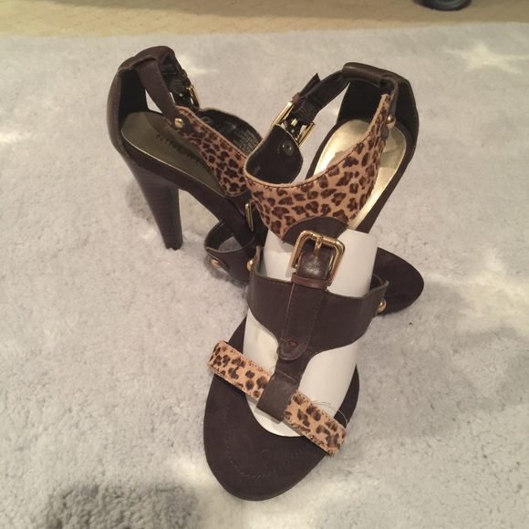 Snooks size 6 1/2 by Nine West - Picture 2 of 4