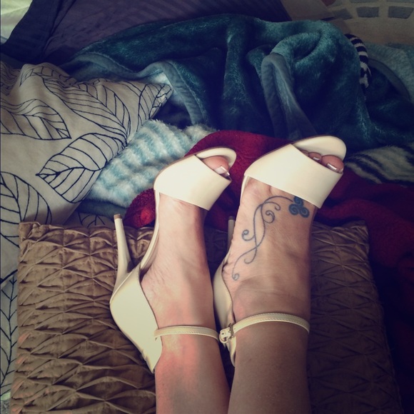 💥FLASH SALE💥New Nude Heels