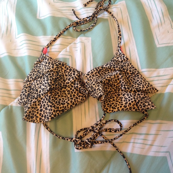 NWOT leopard print bikini top