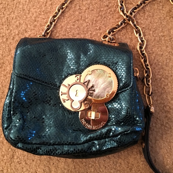 henri bendel Handbags - Brand new Henri Bendel cross body bag!!