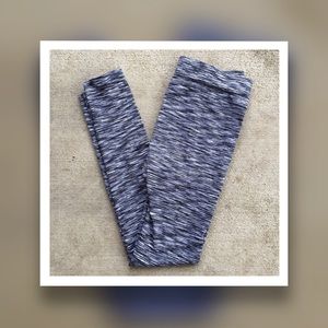 ✔️ SOLD in @dimond bundle Grey leggings