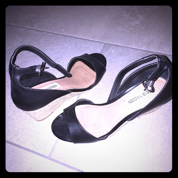 Steve Madden low wedge