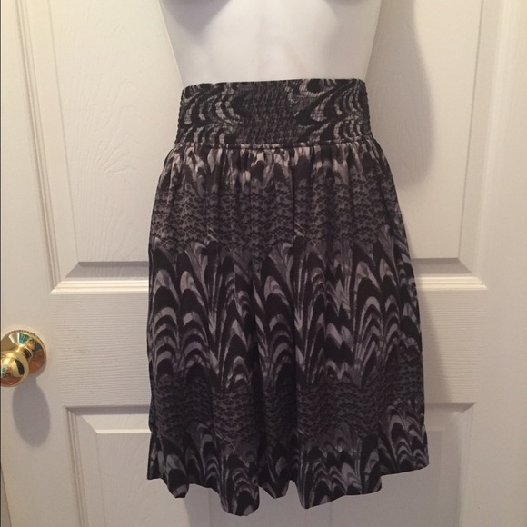 Banana Republic Large Knee Length Skirt New Tags