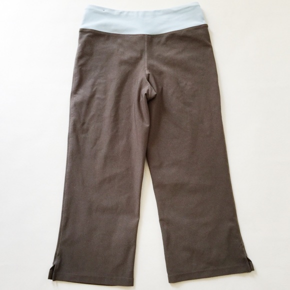 Nike Fit-Dry Yoga Capri Pants - Picture 3 of 3