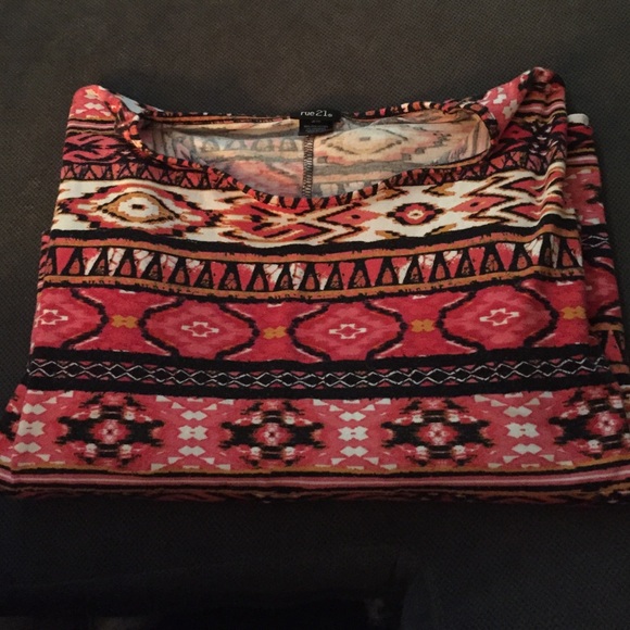 Long sleeve crop top.