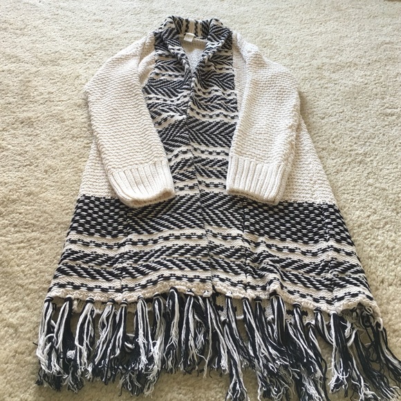 NWOT H&M fringe cardigan xs - Picture 2 of 4