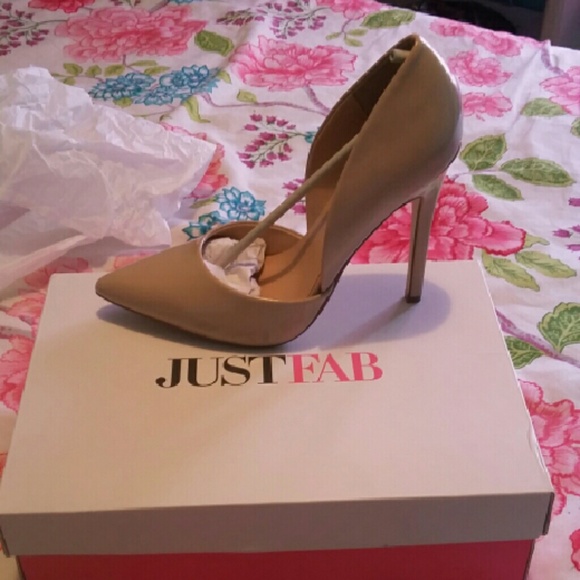 I love these shoes && the color  !!! ??